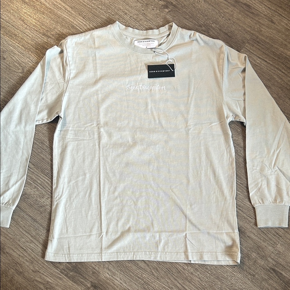 Seek Discomfort Organic Cotton Long Sleeve Logo Tee Cream Gray Mens M NWT